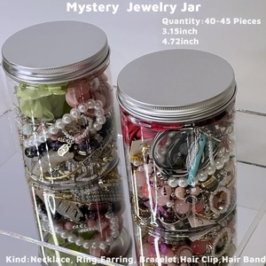 Coffret Mystère de Bijoux Vintage 40-45 Pièces Assorties d'Occasion : Colliers, Bracelets, Boucles d'Oreilles, Bagues - Boîte Surprise de Bijoux - Product Image 3