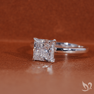 Anillo de Compromiso Solitario con Diamante Cultivado en Laboratorio, Corte Princesa de 2 Quilates, Certificado por IGI, en Oro Blanco de 18K - Product Image 2