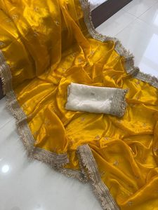 Sari en soie Sadika Fendy Space avec broderie de sequins et bordure en dentelle à franges dorées fantaisie |   Sari de fête élégant |   Festival Wea - Product Image 1