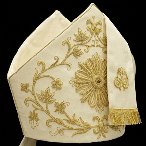 Chasuble Liturgique Crème avec Broderie Dorée, Vêtement Sacerdotal Catholique, Tenue de Culte Premium pour Cérémonies Religieuses - Product Image 2