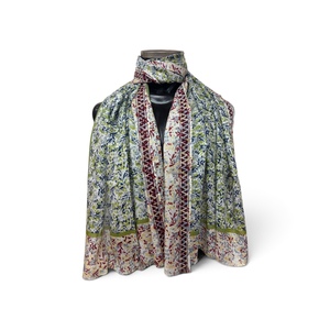 Châle pour femme de haute qualité à imprimé floral numérique, idéal pour la mode quotidienne, les fêtes et les styles saisonniers, en promotion. - Product Image 3