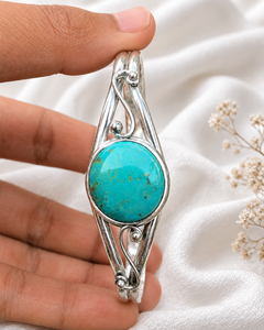 Bracelet manchette ouvert vintage en argent avec pierre turquoise, bijou rond en pierre précieuse par ORGANIC GEMS pour femme, cadeau, fête - Product Image 3