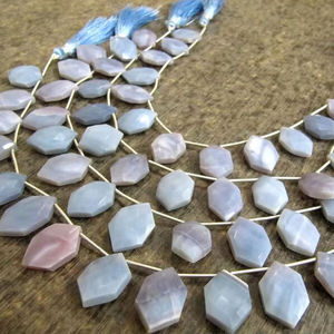 Perles fantaisie en opale lavande naturelle, forme briolette, tendance, 8 pouces - Product Image 1