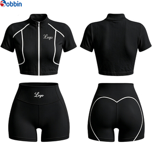 Conjunto Deportivo de 2 Piezas para Mujer, Top Corto de Manga Corta con Cierre y Pantalones Cortos de Cintura Alta, Color Negro Sólido, Secado Rápido, Estilo Deportivo - Product Image 1