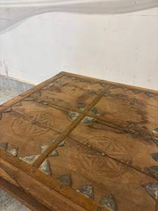 Mesa de Noche Bajot de Madera Maciza Hecha a Mano, Estilo Rajasthani Indio, Decorativa, Portátil, Ecológica y Duradera para Dormitorio o Sala de Estar - Product Image 3