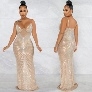 Robe de soirée élégante noire, coupe fourreau, avec ornements en strass, décolleté en cœur, bretelles spaghetti, longueur au sol - Product Image 2