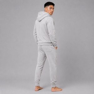 Ensemble de jogging personnalisé effet vieilli avec une construction durable, un look élégant et des solutions de production en marque blanche disponibles - Product Image 2
