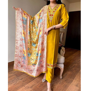 Ensembles Kurti droit en viscose Chanderi couleur moutarde très demandés pour femmes, avec pantalon et dupatta en soie imprimée - Product Image 1