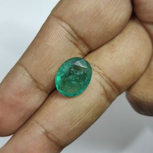 พลอยมรกตสีเขียวรูปไข่ 5.70 กะรัต จากแซมเบีย แบบเม็ดเดี่ยว  ขนาด 6.25 มม. ตามแผนภูมิราตติ - Product Image 1