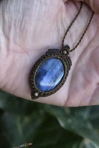 Collar de Macramé Marrón Hecho a Mano con Piedra Preciosa de Labradorita Azul, Joyería Curativa Ajustable Estilo Boho - Product Image 3