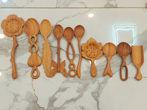 Cuchara de Cocina de Madera Hecha a Mano de Primera Calidad, Utensilio de Cocina Grabado Personalizado, Madera de Teca, Fabricante Vietnamita con Marca Privada OEM - Product Image 2