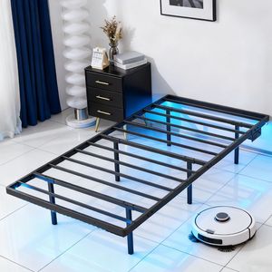 Struttura letto matrimoniale nera in metallo a piattaforma flottante, altezza 14 pollici, con striscia LED integrata e presa di corrente - Product Image 6