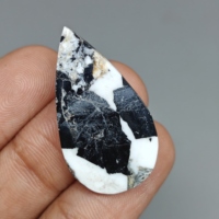 Cabujón de Búfalo Blanco en Forma de Pera para Joyería, 32x18x4 mm. 17 Ct. E1245