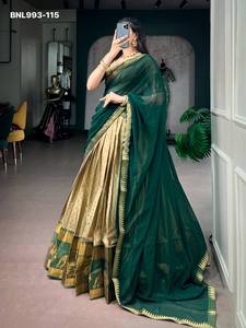 Conjunto de lehenga acampanado de alta calidad en polialgodón con diseño de buti tejido y borde con motivos tradicionales tejidos con zari. Proveedor mundial. - Product Image 2