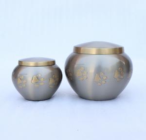 Urne funéraire moderne en laiton de haute qualité Odyssey Paw pour animaux de compagnie, avec motif animal gravé, pour le stockage des cendres d'animaux. - Product Image 3