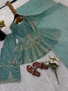 ชุดสูทปาลาซโซ่ผ้าไหมปักลายเฟนดี้ใหม่ พร้อมผ้าคลุมไหล่ ชุดสูทปาลาซโซ่และผ้าคลุมไหล่ - Product Image 4