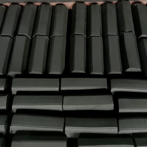 Briquettes de charbon de coco écologiques de qualité supérieure, fabriquées à la machine (forme hexagonale) avec une dureté élevée pour un barbecue longue durée - Product Image 3