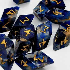Dados Poliédricos de Resina de Lujo, 7 Piezas, Hechos a Mano, Equilibrados, para Juegos de Mesa de Rol DND, Duraderos y Ecológicos - Product Image 1