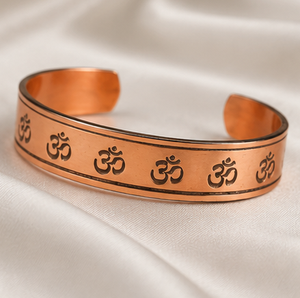 ทำด้วยมือสัญลักษณ์ OM กำไลข้อมือทองแดงแท้สลักลายนูนการออกแบบที่สวยงามเครื่องประดับของขวัญ - Product Image 3