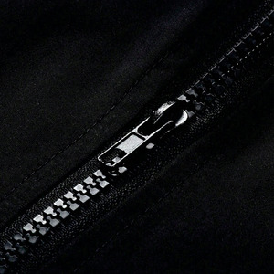 Veste coupe-vent zippée haut de gamme pour homme avec empiècements contrastés, imperméable et à capuche – Style streetwear – Vente en gros - Product Image 4