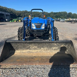Tractor New Holland Workmaster 60, Potente Máquina Agrícola con Rendimiento Confiable para Trabajo de Campo y Operaciones Pesadas - Product Image 2