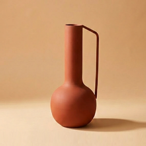 Vase à fleurs en terre cuite artisanal, doté d'un long col élégant et d'une poignée latérale moderne, pour une décoration intérieure raffinée. - Product Image 1