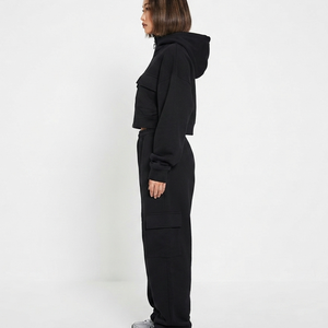 Ensemble de survêtement noir de luxe sur mesure pour femme avec poches cargo, sweat à capuche zippé et pantalon de survêtement oversize – Fabricant - Product Image 3