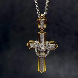 Collier pendentif croix plaqué or serti de pierres avec chaîne cubaine, bijoux religieux hip-hop pour hommes et femmes - Product Image 1