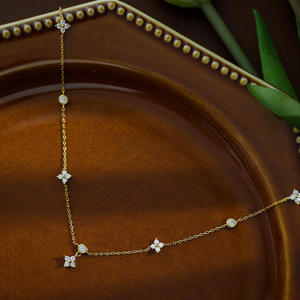Collier pendentif cœur AMBER JEWELS avec diamants roses et pierres claires, chaîne en acier inoxydable plaqué or 18 carats, sertissage pavé certifié IGI - Product Image 2