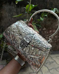 Bolso de mano de hierro Bolsos de accesorios de moda de calidad para mujer con bolso de mano de estilo elegante del fabricante indio - Product Image 5