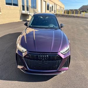 Vista frontal del SUV deportivo R S 6 Avaant 2021 en color púrpura metalizado - Product Image 1