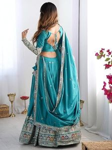 Elegante conjunto de lehenga choli color verde azulado con dupatta bordada, manga larga, diseño en línea A hasta el suelo, para bodas y fiestas. - Product Image 2