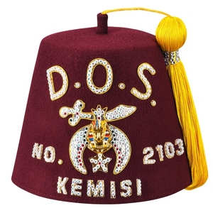Chapeau Fez Personnalisé Filles du Sphinx, Emblème Brodé de Strass Bordeaux, Pompon Doré, Coiffe Cérémonielle Fraternelle - Product Image 1