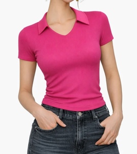 Vente en gros de hauts de mode pour femmes, essentiels au quotidien, coupe ajustée, parfait pour un style décontracté, basique mais de haute qualité. - Product Image 4