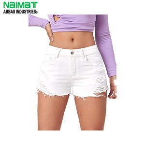 กางเกงยีนส์ขาสั้นสีขาวทรงตรงเอวสูงสไตล์วินเทจสำหรับผู้หญิง ยี่ห้อ Naimat Abbas Industries ล้างสีแบบแอซิดวอช ขาดเซอร์ๆ เป็นมิตรต่อสิ่งแวดล้อม 100% - Product Image 1