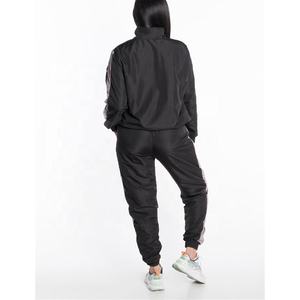 Survêtements de sport réfléchissants imperméables unis pour femmes, coupe-vent personnalisé, vente en gros, collection 2026 - Product Image 3