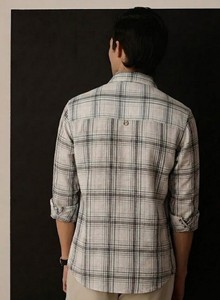 เสื้อเชิ้ตลายสก็อตแขนยาวสำหรับผู้ชาย ปกคอพับ ผ้าโพลีเอสเตอร์ทอ 140 กรัม ระบายอากาศได้ดี เหมาะสำหรับใส่ในฤดูใบไม้ผลิ - Product Image 3