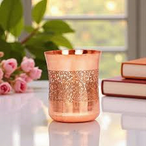 Verre à boire en cuivre avec motif en relief, style glamour, décoration d'intérieur, vaisselle - Product Image 1