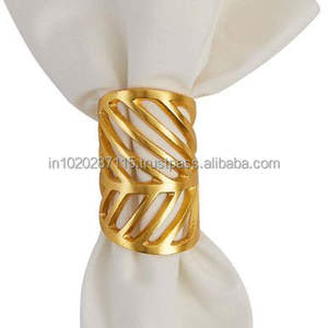 Exquis rond de serviette en métal de luxe avec des accents de perles pour des dîners romantiques aux chandelles ou des fêtes de fiançailles - Product Image 4