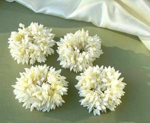 Pulsera de Gajra Floral Artificial de Tela Blanca, Ligera y Reutilizable, Accesorios Nupciales para Mujer para Bodas y Eventos - Product Image 1