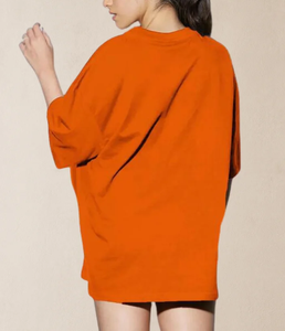 Camiseta de Mujer con Hombros Caídos, Estampado Gráfico con Logotipo Personalizado, Calidad Premium, 100% Algodón, 240 GSM, Opción Multicolor - Product Image 2