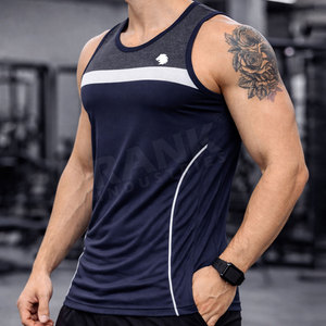 Camiseta sin mangas premium estilo tank top para hombre, chaleco de gimnasio, ropa de culturismo, logotipo personalizado, proveedor mayorista OEM, Pakistán - Product Image 2