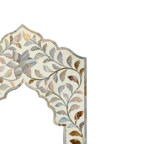 Miroir mural décoratif sur mesure en gros, fait main, en forme d'arche, avec mosaïque de coquillages et de nacre, motif floral naturel - Product Image 2