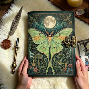 Diario de Cuero Vintage Luna Moth, Libro de Sombras, Grimorio, Diario de Escritura de Cuero Genuino Hecho a Mano, Cuaderno de Regalo con 400 Páginas Decoradas - Product Image 5