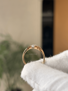 Anillo de lujo para mujer, oro de 18 quilates, diamante cultivado en laboratorio de 2.134 quilates, corte brillante redondo, solitario, banda ondulada, talla US 6 - Product Image 4