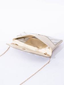 Elegante Bolso de Mano Bordado para Novia con Hilo Decorativo y Aspecto Tradicional Moderno, Bordado Floral Hecho a Mano - Product Image 3