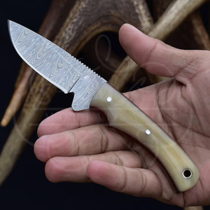 Couteau de chasse artisanal en acier Damas, manche en os de bœuf, étui de cowboy - Product Image 2