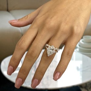 Bague Halo Classique en Or Massif 18K avec Diamant de Laboratoire 3.01CT VS1 Taille Marquise et Motifs Floraux, Cadeau Idéal pour Mariage et Fêtes pour Couples - Product Image 4