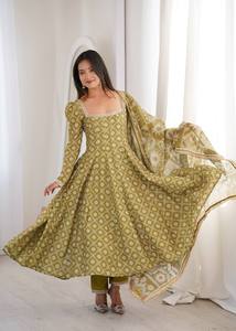 AARIKA TEXTILE – Ensemble Salwar Farshi pour femme, moderne et haut de gamme, en soie Chinon, avec broderie lourde et bordure en dentelle fantaisie, idéal pour les occasions traditionnelles et festives - Product Image 1