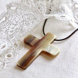 Colgante de Cruz de Cuerno de Búfalo Natural Hecho a Mano, Pulido, Ecológico y de Alta Calidad, Joyería de la India - Regalo de Navidad - Product Image 1